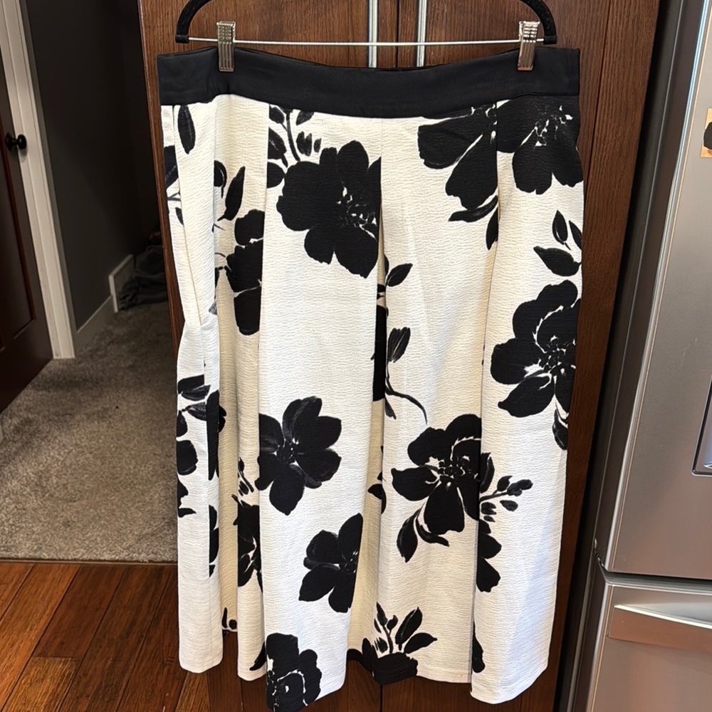 Chic Black and White A-Line Skirt